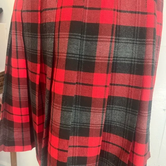 Vintage Red and Black Plaid pleated Skirt - Picture 4 of 8